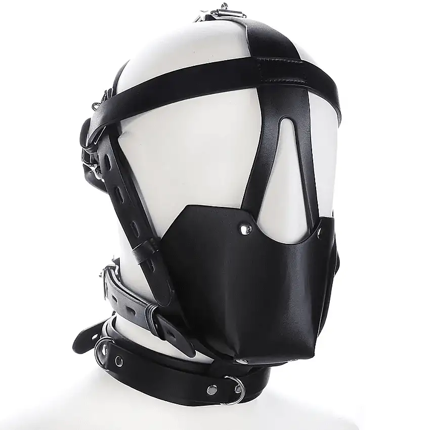 Masque en similicuir avec collier