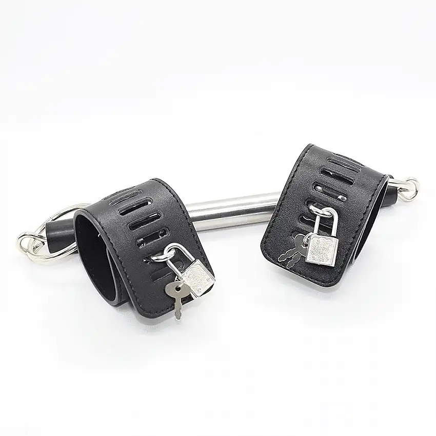 Menottes avec barre de contrainte et cadenas