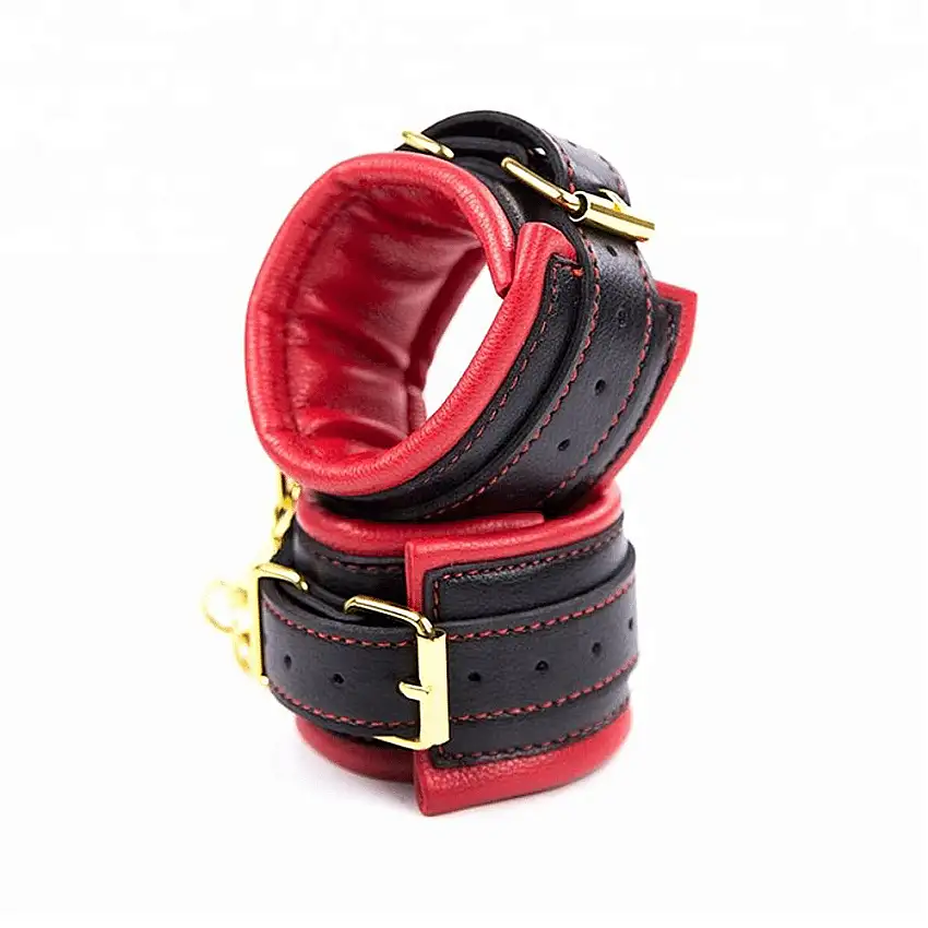 Menottes rouges et noires
